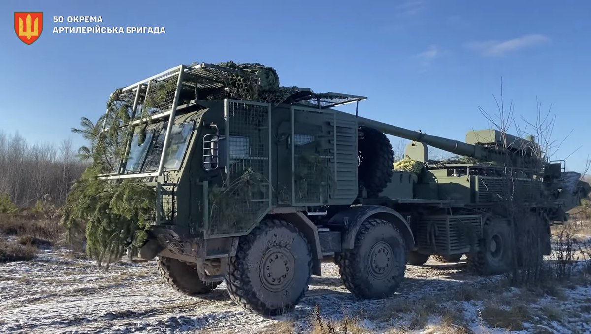 praisethesteph's tweet image. #Ukraine/#Russia 🇺🇦🇷🇺:

🇺🇦#Ukrainian 155mm/L52 self-propelled howitzer 2S22 Bohdana (3.3), on a 🇨🇿#Czech Tatra Force 8x8 chassis with an armored cab made by Tatra Defense Vehicle with Level 1 ballistic protection, in service with the 50th Separate Artillery Brigade.

This is the…
