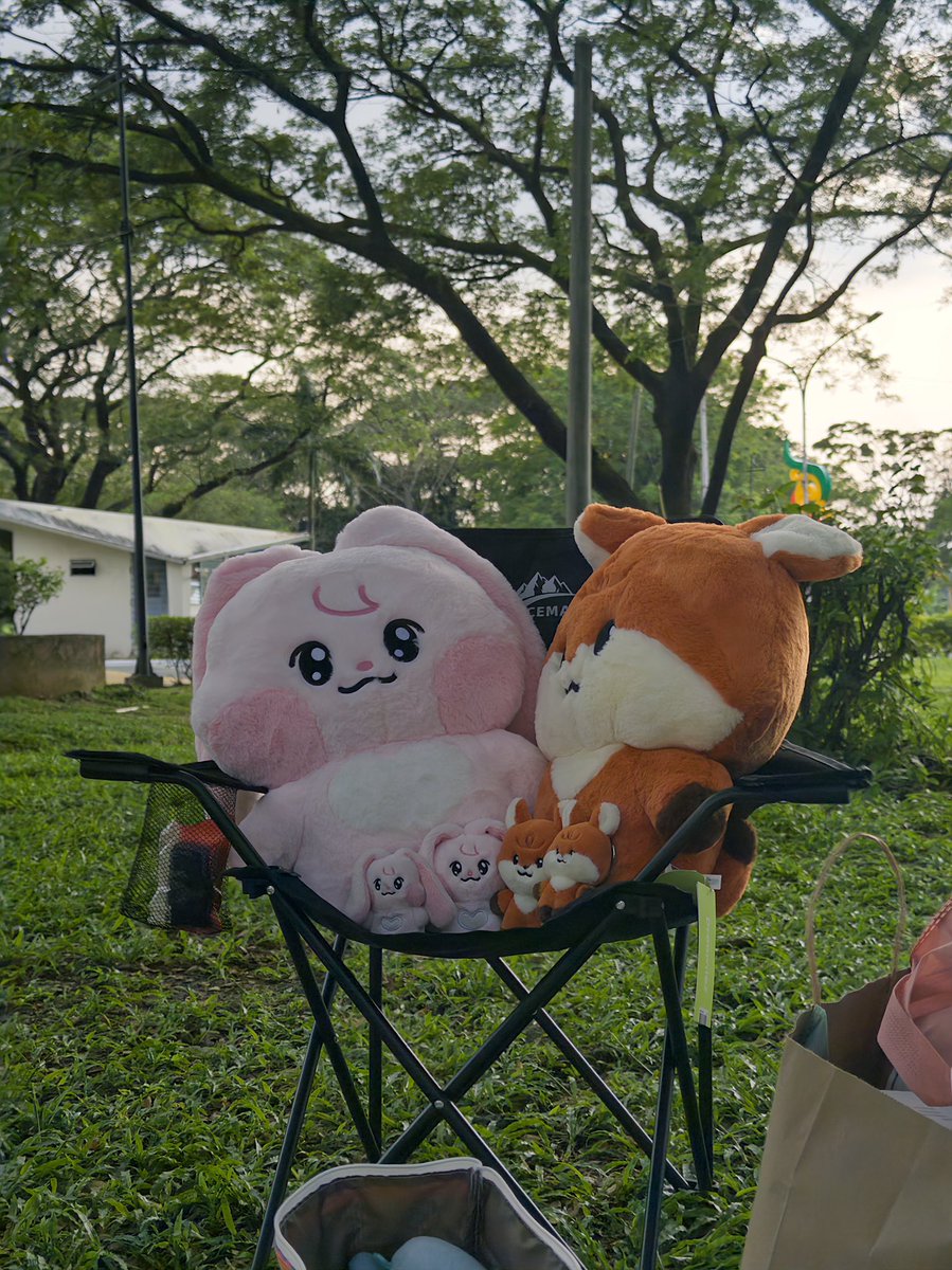 JaemRen520's tweet photo. went on a picnic today! 🤭 https://t.co/ScoHc4e73H