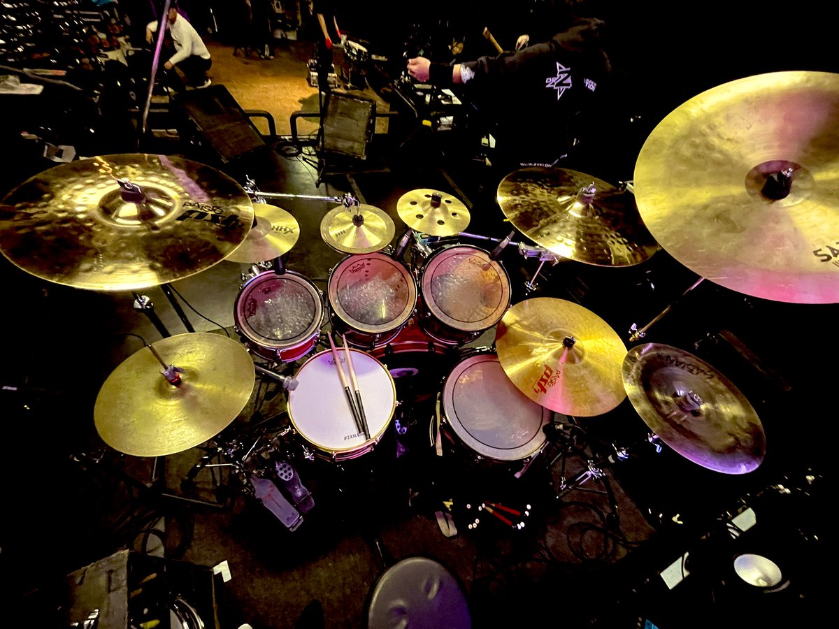 EIZO Japanレコ発ありがとうー！！！！最後まで駆け抜けました👹

MCでも言ったけどほんと良いアルバムを出してしまったなという気持ちです🙃今日のライブに浸りながらいっぱい聴いてくれ！