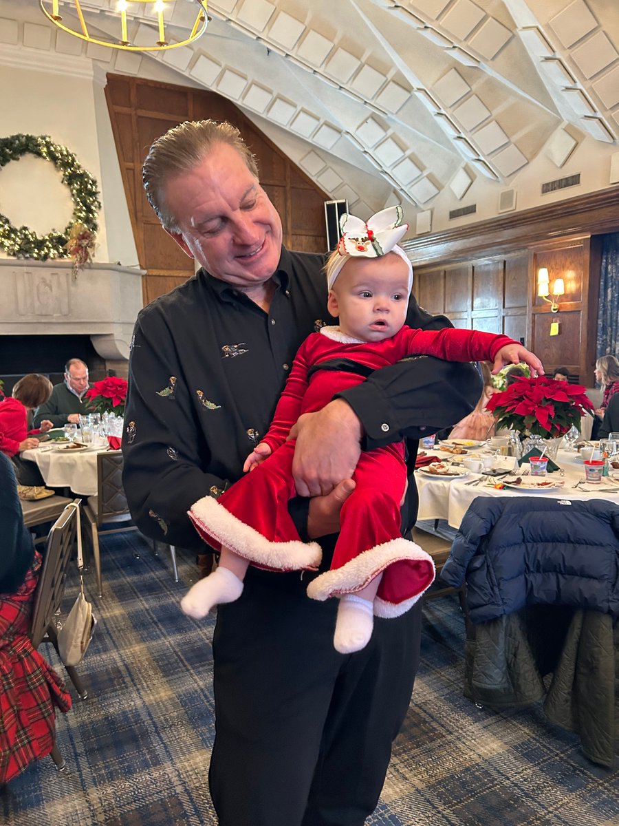 chartierscc's tweet image. The holiday season came alive at Chartiers this past weekend as Santa made a special visit during our Children’s Holiday Parties. It was wonderful to see so many smiles, laughter, and festive cheer shared by our families.