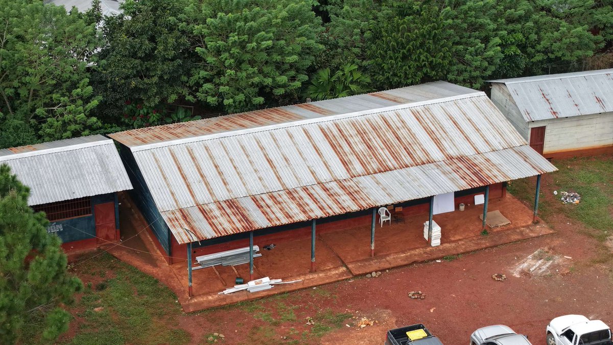 UCEE_CIV's tweet photo. El Centro Oficial de Preprimaria Bilingüe, anexo a la #EORM, ahora dispone de un módulo de dos ambientes con capacidad para 120 alumnos, diseñado para brindar seguridad y confort en una etapa clave del desarrollo educativo.

#UCEE #CIV #GobiernoDeGuatemala #MINEDUC #ElEstor https://t.co/uObMSeSFwA