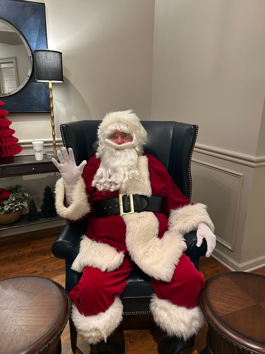 chartierscc's tweet image. The holiday season came alive at Chartiers this past weekend as Santa made a special visit during our Children’s Holiday Parties. It was wonderful to see so many smiles, laughter, and festive cheer shared by our families.