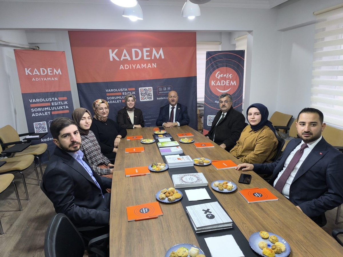 📍 Adıyaman

AK Parti Adıyaman İl Başkanımız Ekrem Çadır,
İl Başkan Yardımcımız Burak Kızılbay ve
Gençlik Kolları Başkanvekilimiz Hasan Ünsal ile birlikte,
Adıyaman Kadın ve Demokrasi Derneği İl Temsilcisi Hatice Gündoğdu Sevindi ve dernek yönetimini ziyaret ederek derneğin