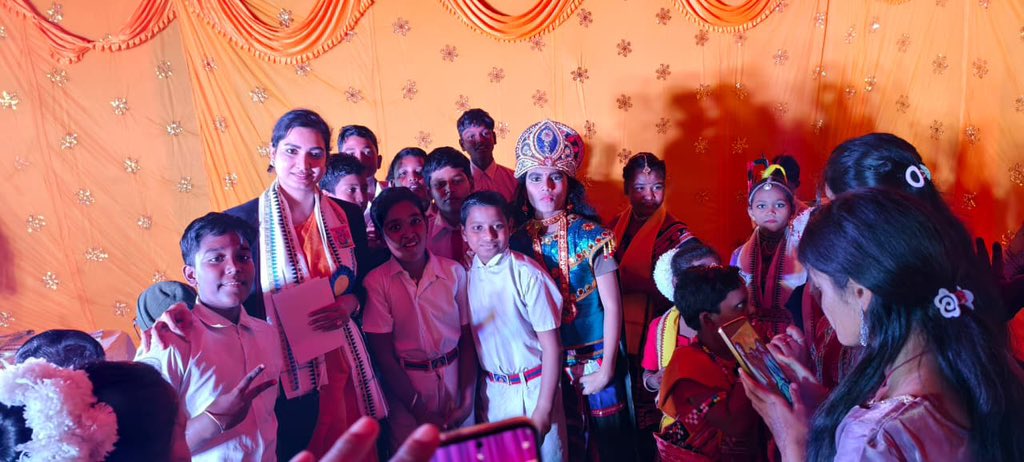 sofiafirdous1's tweet photo. ତେଲେଙ୍ଗା ବଜାର ସ୍ଥିତ ସରସ୍ୱତୀ ଶିଶୁ ବିଦ୍ୟା ମନ୍ଦିର ବିଦ୍ୟାଳୟର ଦ୍ୱିତୀୟ ବାର୍ଷିକୀ ଉତ୍ସବ ପାଳନ ଅବସରରେ ଯୋଗଦେଇ ଛାତ୍ରଛାତ୍ରୀଙ୍କ ଶିକ୍ଷାଗତ, ସାଂସ୍କୃତିକ ଓ ସୃଜନାତ୍ମକ ପ୍ରତିଭାକୁ ଦେଖି ଆନନ୍ଦିତ ହେଲି। ବିଦ୍ୟାଳୟର ଉଜ୍ଜ୍ୱଳ ଭବିଷ୍ୟତ ପାଇଁ ହୃଦୟପୂର୍ଣ୍ଣ ଶୁଭେଚ୍ଛା।
#students #creativetalents #odisha #cuttack #barabaticuttack #sofiafirdous