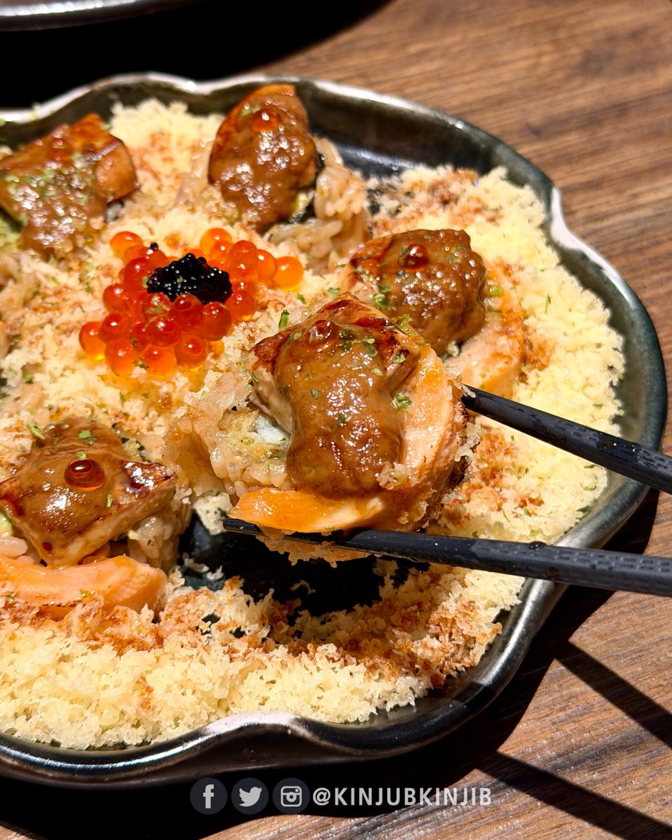 🍣Sushi Mori ร้านซูชิเกรดพรีเมียมที่ใช้วัตถุดิบส่งตรงจากตลาดปลาญี่ปุ่น มากี่ครั้งก็ยังชอบร้านนี้เหมือนเดิม เป็นร้านที่มีค่อนข้างเอกลักษณ์เฉพาะตัวที่มากี่ครั้งก็ไม่เคยเบื่อ ปลาสดดีจริงทุกตัว และอีกหนึ่งความชอบจะอยู่ตรงข้าวที่ปั้นซูซิออกมาได้พอดีคำ ไม่ใหญ่เกินไป