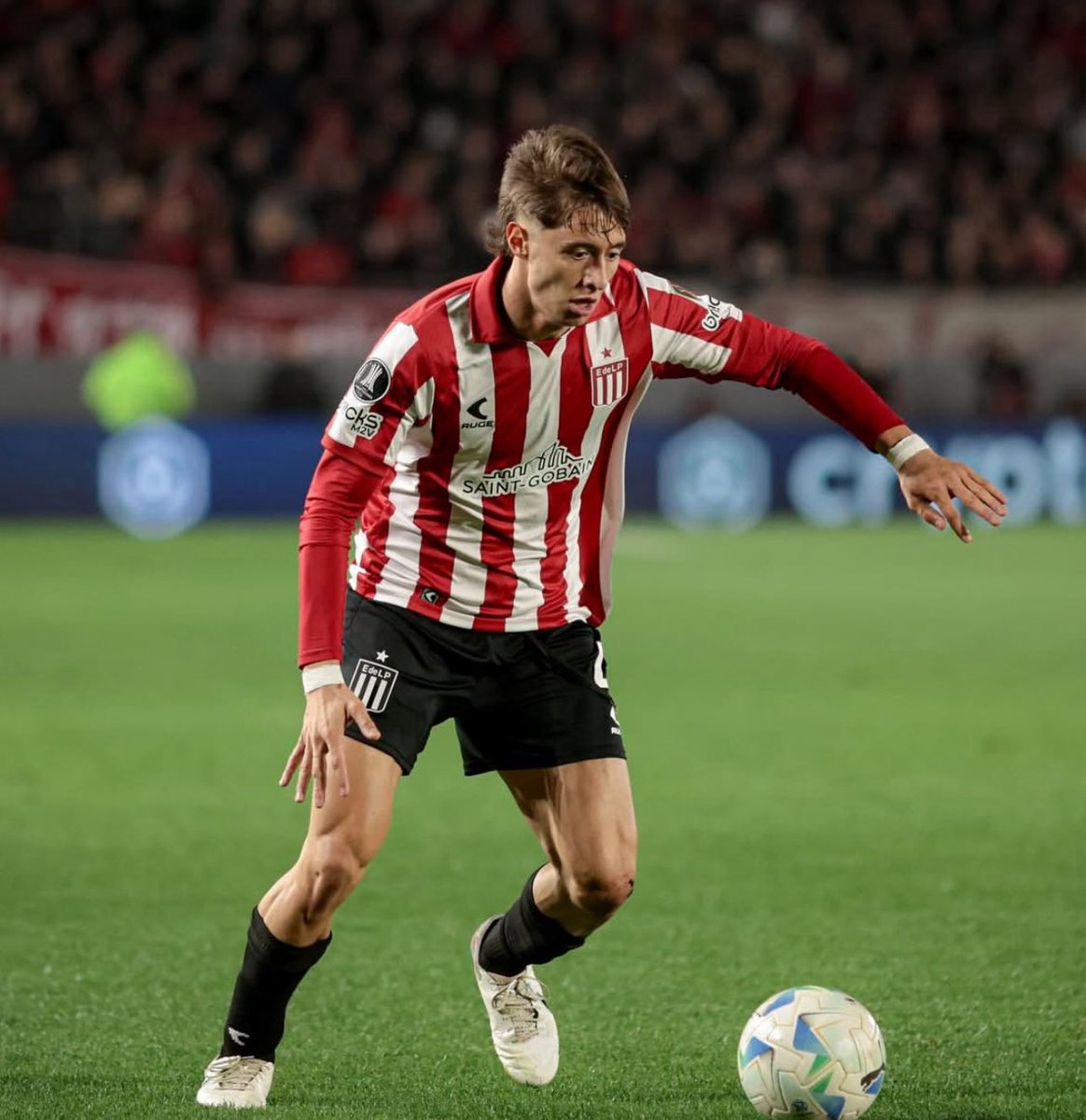 🚨O Bahia está avançando nas negociações com o Estudiantes de La Plata pela possível venda do lateral-direito Román Gomes. 

Apesar de não ser prioridade dos argentinos negociar o jogador, espera-se uma oferta muito alta do Bahia pela sua excelente temporada.

📰 <a href="/cielosports/">Cielosports</a>