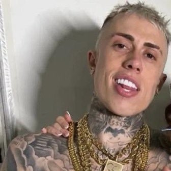 FOFOQUEl's tweet image. 🚨 BOMBA! Segundo rumores, MC Daniel teria procurado Anitta pedindo ajuda para “limpar” sua imagem, mas foi completamente ignorado.

A cantora, inclusive, curtiu posts de Lorena Maria que acusam o funkeiro deixando claro de que lado está.