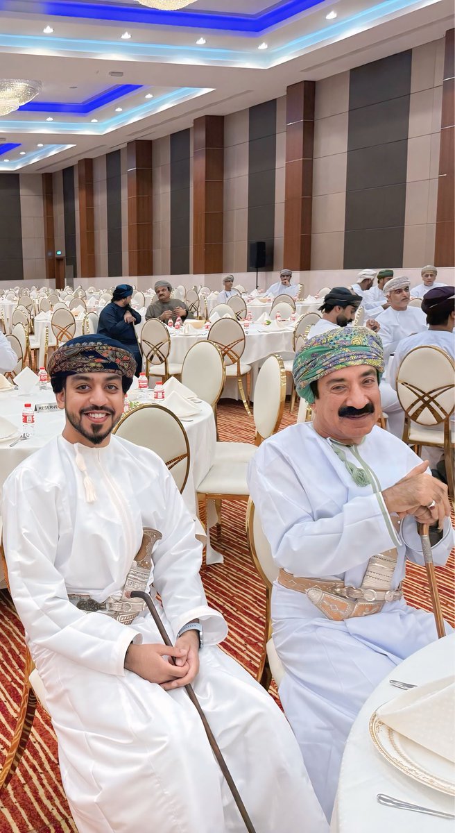 wad_rabee's tweet photo. تشرفت بالتقاط هذه الصور مع والدي الغالي العقيد ربيع البلوشي، ومعالي الوزير أحمد بن سويدان، خلال حفل عقد قران الأخ مهند ابن العميد محمد الفارسي.
ألف مبروك وبالرفاه والبنين #احمد_سويدان #عقد_قران #عُمان https://t.co/FbZkDHWKcx