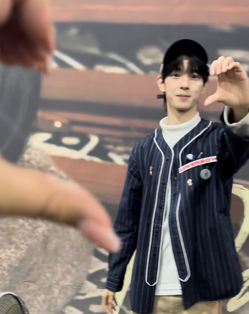 liyusu12's tweet photo. 립우 하바회!
엄청 작게 오빠 사랑한다고 했는데 고맙다고 해줬어요 ㅜ 우리립우가 너무착해

#최립우 https://t.co/ssJQpyT5kE