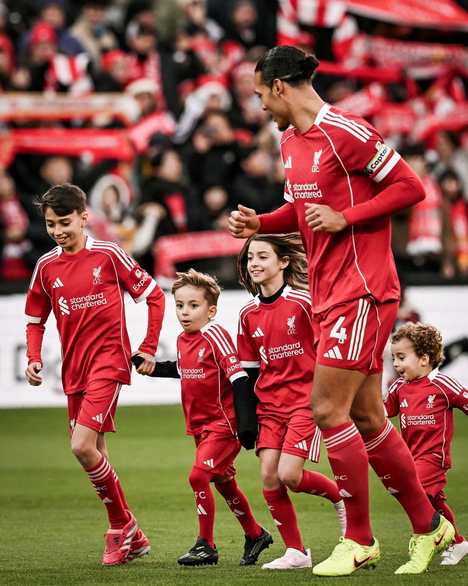 brfootball's tweet image. Diogo Jota's sons and other family members joined Virgil van Dijk as Liverpool mascots before kickoff vs. Wolves ❤️
