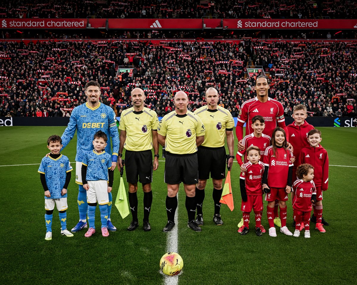 brfootball's tweet image. Diogo Jota's sons and other family members joined Virgil van Dijk as Liverpool mascots before kickoff vs. Wolves ❤️