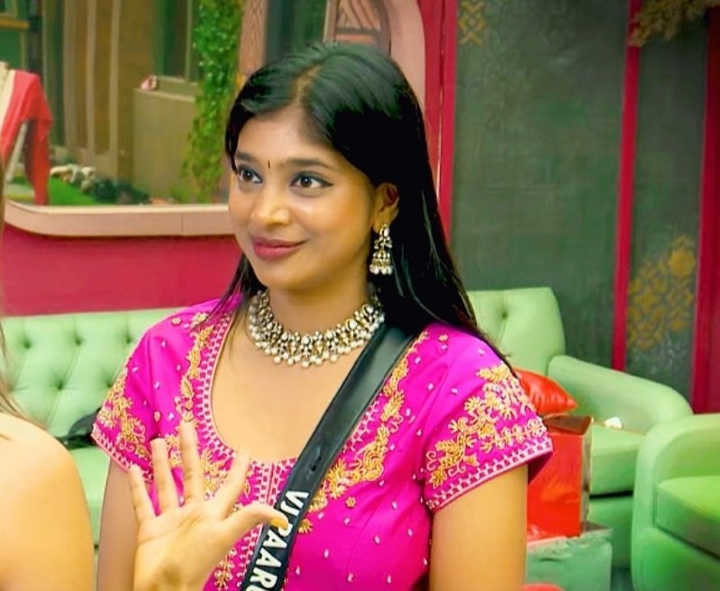 Whom do you support? 
 
#Divya  :: ♻️ Retweet
#VJPaaru :: ❤️ Like 

#BiggBossTamil9 #BiggBoss9Tamil #BiggBossTamilSeason9 #BiggBossTamil