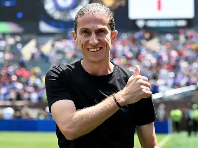 BlogdoPetterson's tweet photo. Em primeira mão. O salário pedido por Felipe Luiz chega a casa dos 380 milhões por mês . Flamengo busca vender o terreno do estádio para fechar o acordo.

Via: Teresina_fofoqueira/ negro.helder

Foto : Epaminondas https://t.co/1YfNHvI1IJ