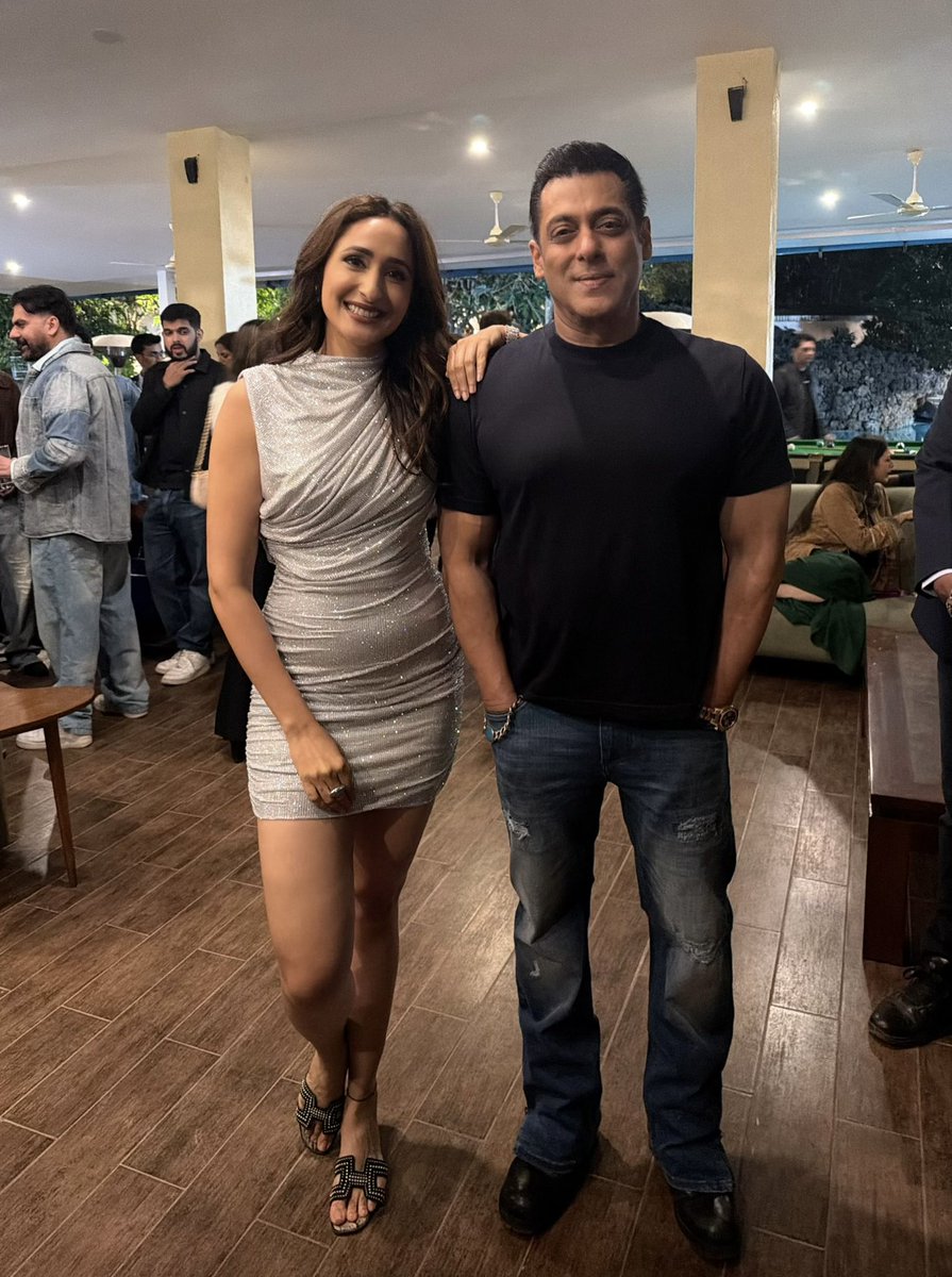 Happy happy birthday to the nicest, kindest &amp; the mosttt amazing <a href="/BeingSalmanKhan/">Salman Khan</a> Sir 🎂❤️ May the coming year be the most epic yet !! Can’t wait for #BattleofGalwan 🔥🔥