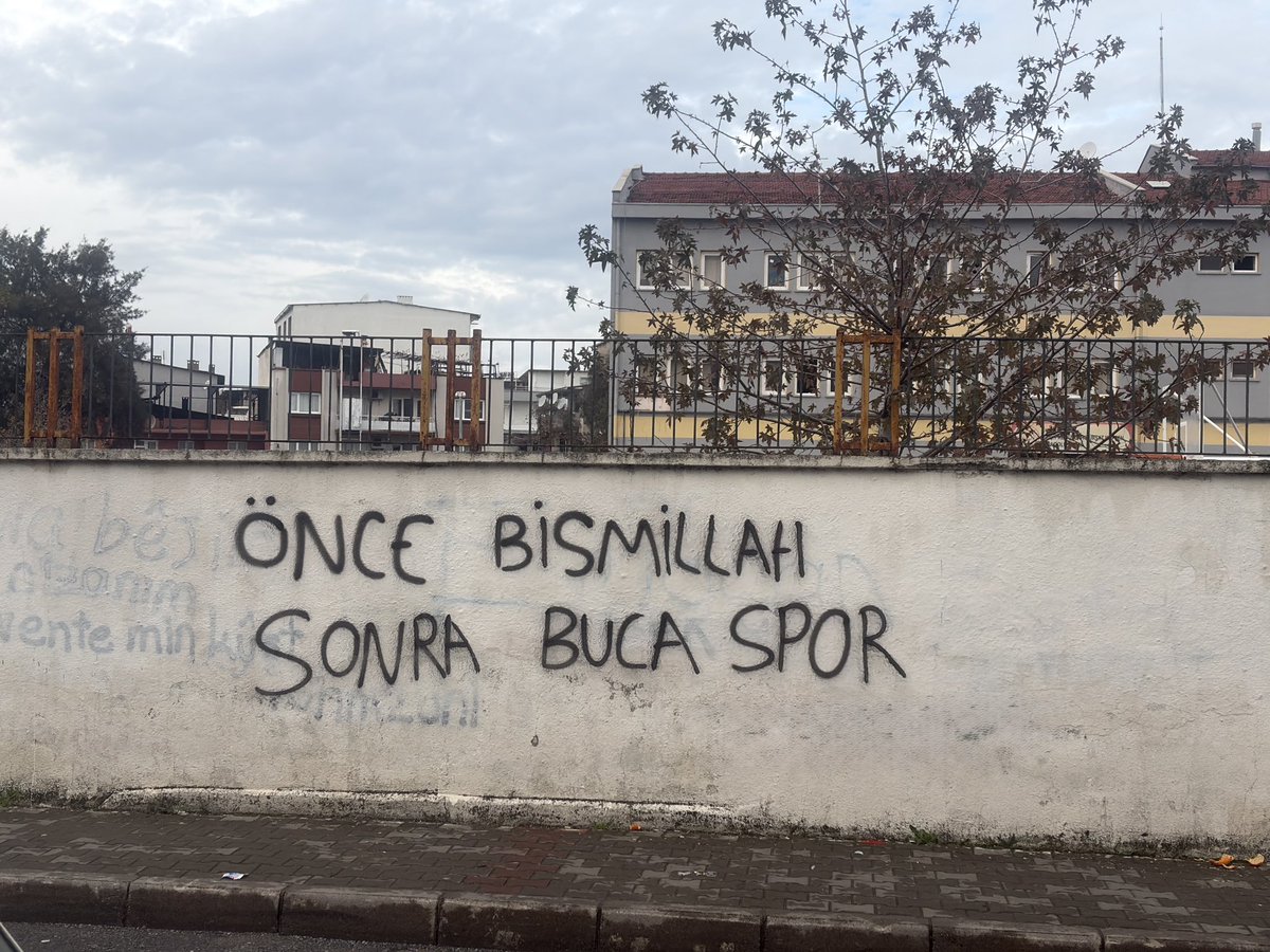 Okul sırasından başlayan sevdamız, sokaklara taşacak.