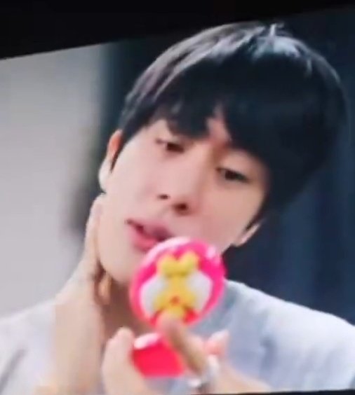 LoveHateHimMin's tweet image. Jin is holding a comb mirror from a Collab with L'Oreal and "Angel's Friends" animated series compact toy that functions as a small mirror and comb I think it's called Netty Comb Mirror.