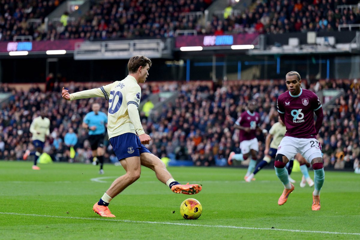 HT: Burnley 0-0 Everton 

🤔Thoughts on the opening 45 blues? 👇