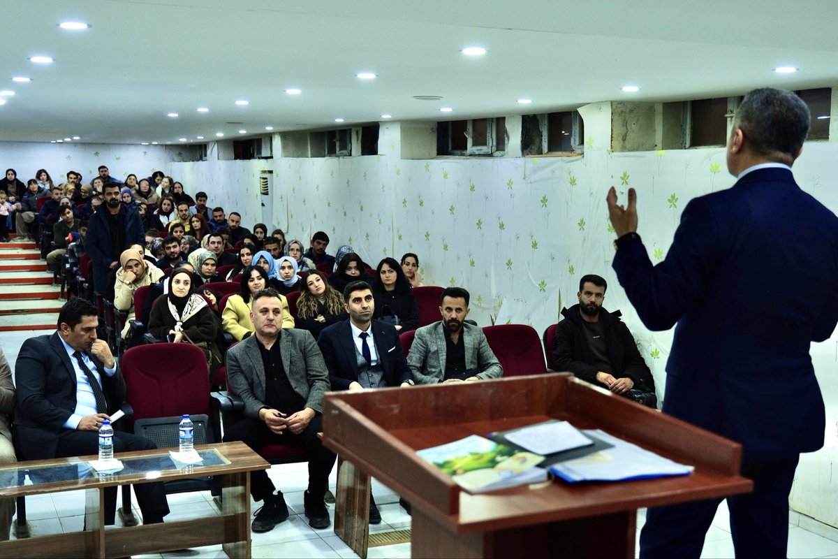 Şırnak İl Millî Eğitim Müdürü Sayın İdris Nas, ilçe ziyaretleri programı dâhilinde Beytüşşebap ilçesini ziyaret ederek öğretmenlerle bir araya geldi.

Öğretmenlerin görüş ve önerilerine geniş yer ayrılan buluşmada, eğitimcilerin karşılaştığı yerel zorluklar ve çözüm yolları