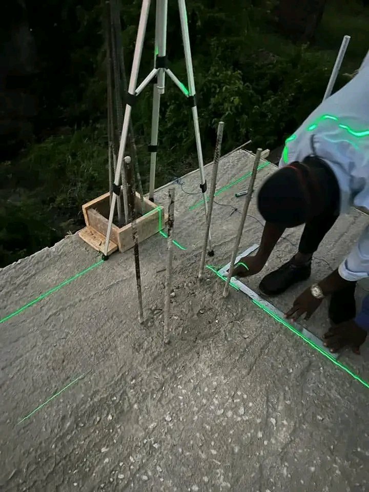 Why can I get this machine?

Are You Ready to Move with the New World of Technology?

The construction industry is gradually but decisively transitioning from manual setting out to digital precision layout.

The evolution is clear:

 • From builder’s square
 • To laser level