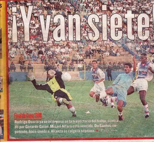 Guillhern's tweet image. 27 AÑOS de aquel 27 de diciembre

El gol de mi vecino y gran amigo, Rodrigo Osorio, cumple hoy 27 años.

Osorio ya no está, pero esta imagen quedó eternizada en el tiempo aquel 27 de diciembre de 1998.