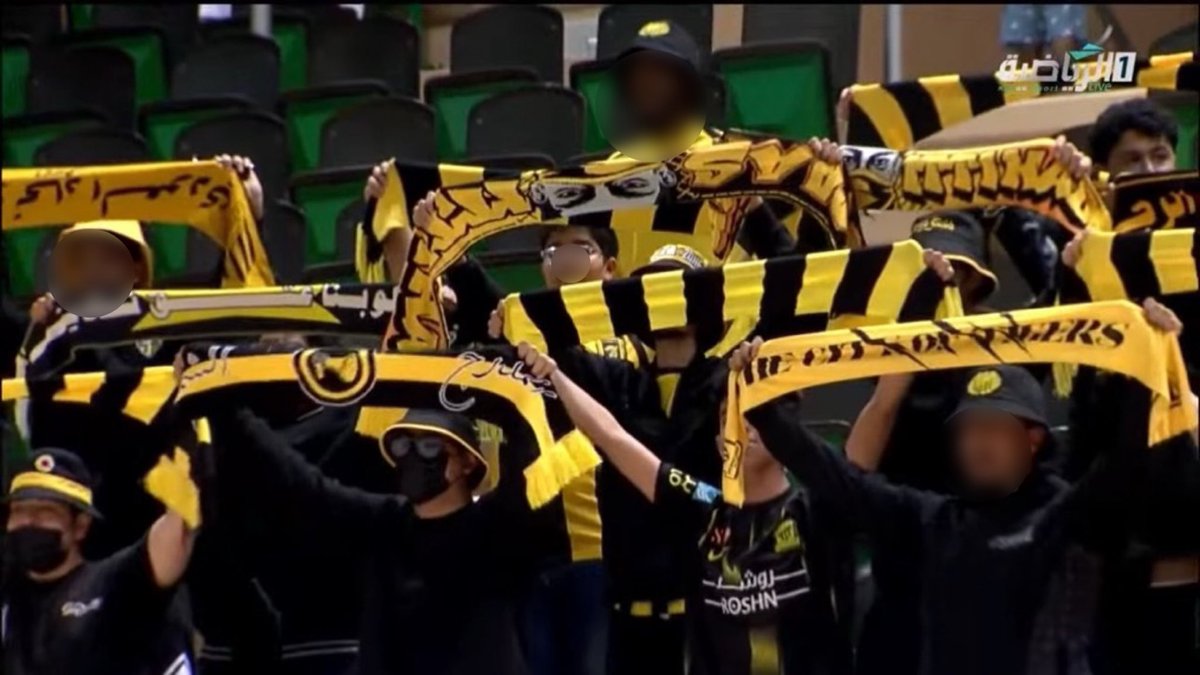 CURVAGOLD's tweet image. مبروك لنمور الطائرة الفوز وشكراً لكل من حضر وساند الفريق والقادم أفضل 🏐💛🖤
