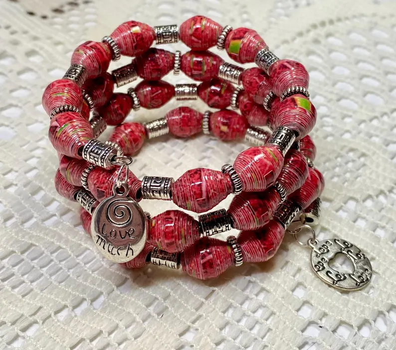 paperbeadboutiq's tweet photo. Handmade Paper Bead Memory Wire Bracelet: Red Leaf Design
https://t.co/wduHEzQCsa #handmadepaperbeadbracelet #memorywirebracelet #paperbeadjewelry #bohojewelry #springjewelry https://t.co/srfwEQmgqH