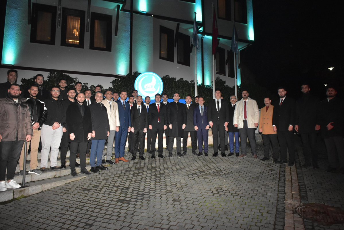 Ülkü Ocakları Bursa İl Başkanlığımızı ziyaret ederek genç ülküdaşlarımızla bir araya geldik. 🐺

İlimle güçlenen Türk gençliği, yarınlarımızın güvencesidir. 🇹🇷