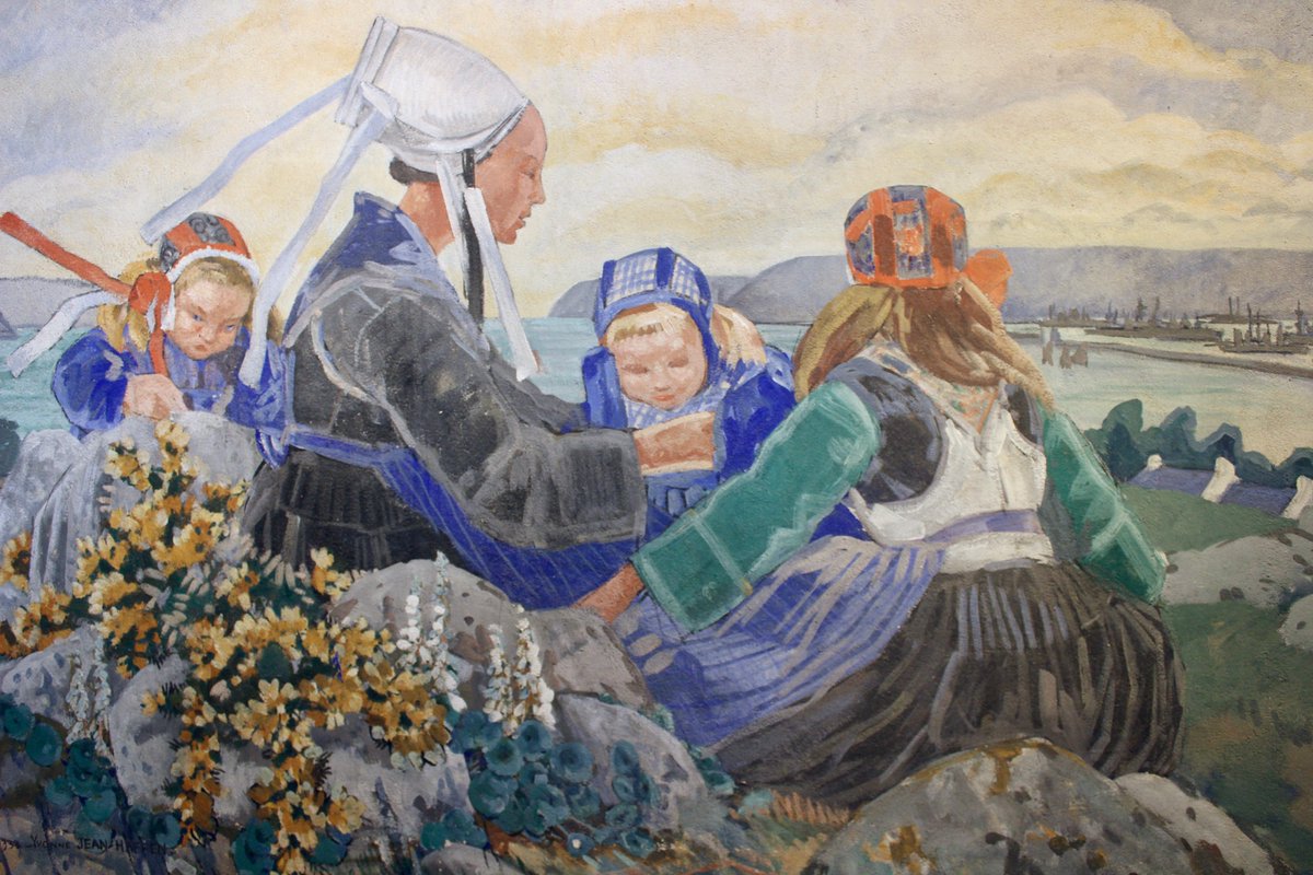 FredericBonnor's tweet photo. Yvonne Jean-Haffen, "Femme et fillettes de Plougastel", fresque à la caséine, Musée Yvonne Jean-Haffen : https://t.co/H0vzC3Pj0J