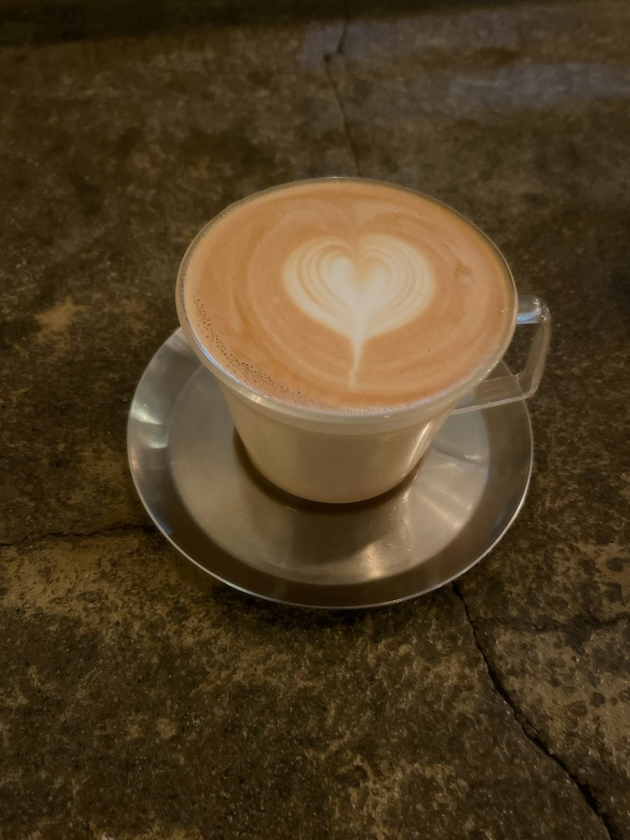 （tefu）yoyogi ueharaから渋谷駅に歩いていたら素敵なカフェを見つけたので入ってみる。

almond hostel&amp;cafe

年末がんばってる自分にちょっとご褒美をください。がんばってるよー。
働き通し。皆さんもご自愛ください。

クリーミィホットサンド
プリン
ホットカフェラテ