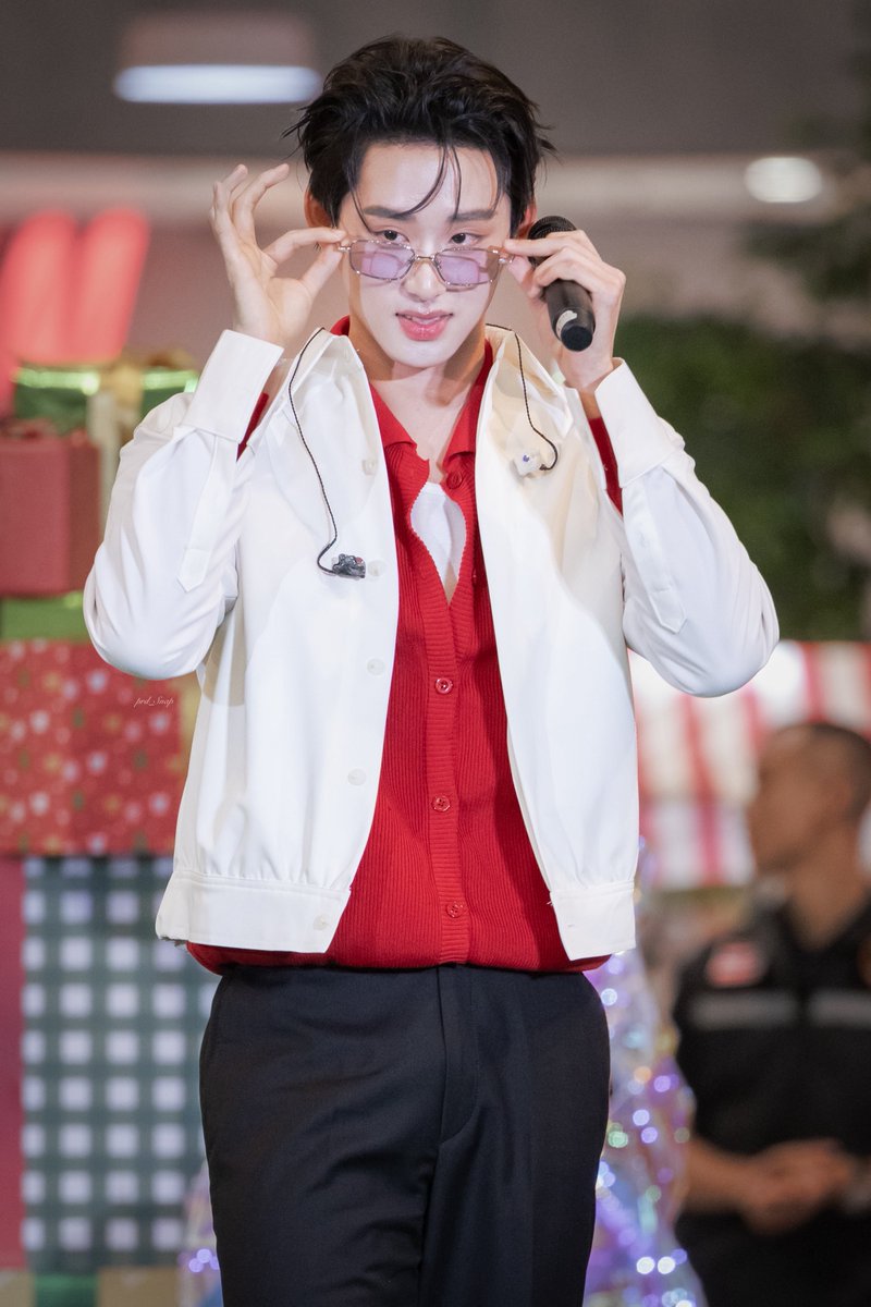 prd_Snap's tweet image. 251227 |

จริตคนสวยจับแว่นมันเป็นอย่างนี้นี่เอง เข้าใจละะะะ 😎✨💖

&amp;lt; @EstRvp &amp;gt;

EST AT GATEWAY BANGSUE 

#GiveAHugGiveAMiraclexEST
#est_rvp