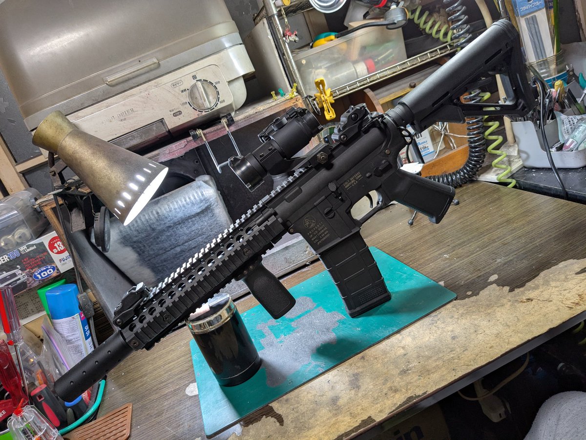 0Mobakuma0's tweet photo. 最近の我が家の武器庫事情。
手持ちの電動ガンをかなり手をかけて、色々やってます。
M４系のハンドガード交換など。
プラモ作るよりエアガンいじってるほうが多くなってます、 https://t.co/TCjApa860z