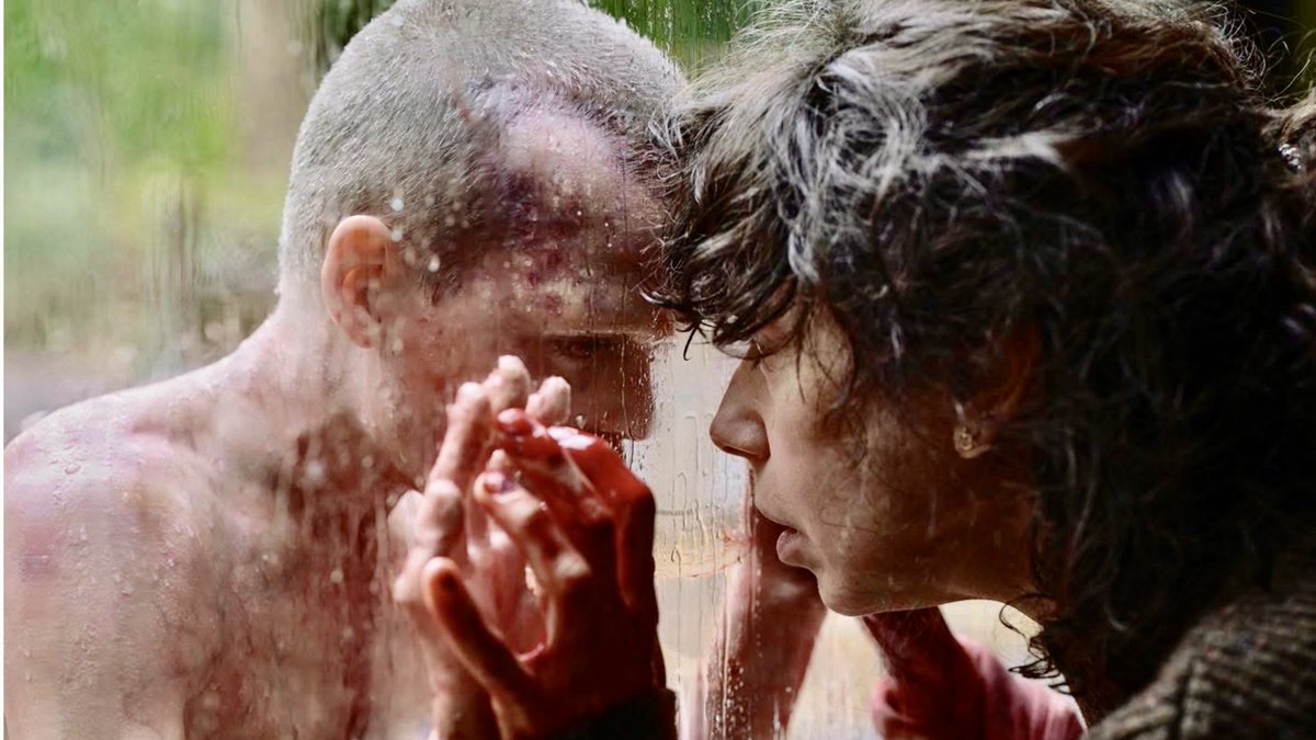 2_b_exist's tweet image. เพื่งดู Bring Her Back ดีนะ ส่วนตัวชอบกว่า Talk to Me พล็อตไม่หวือหวาอะไร เดาได้ไม่ยากว่าน่าจะเกิดอะไรขึ้น แต่พาร์ทระทึกขวัญทำถึง ชอบการเปรียบเปรยและปมในเรื่อง ตัวละครมีความเป็นมนุษย์สูงและปมวางมาได้สะเทือนใจมาก อยากดูงานอื่นๆ ของผกก. เรื่องนี้ต่อนะ