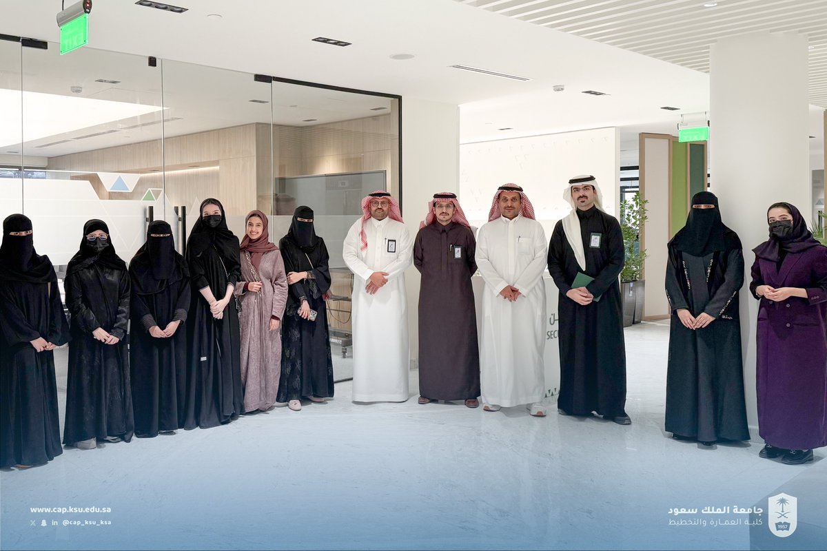 CAP_KSU_KSA's tweet image. ضمن أطار التعاون الأكاديمي والمهني، قامت طالبات #كلية_العمارة_والتخطيط بـ #قسم_التخطيط_العمراني بزيارة إلى #أمانة_منطقة_الرياض  @Amanatalriyadh
 للاطلاع على الممارسات العملية والإجراءات الحديثة في تصميم واعتماد المخططات السكنية، وتعزيز ربط الجانب الأكاديمي بالتطبيق العملي.