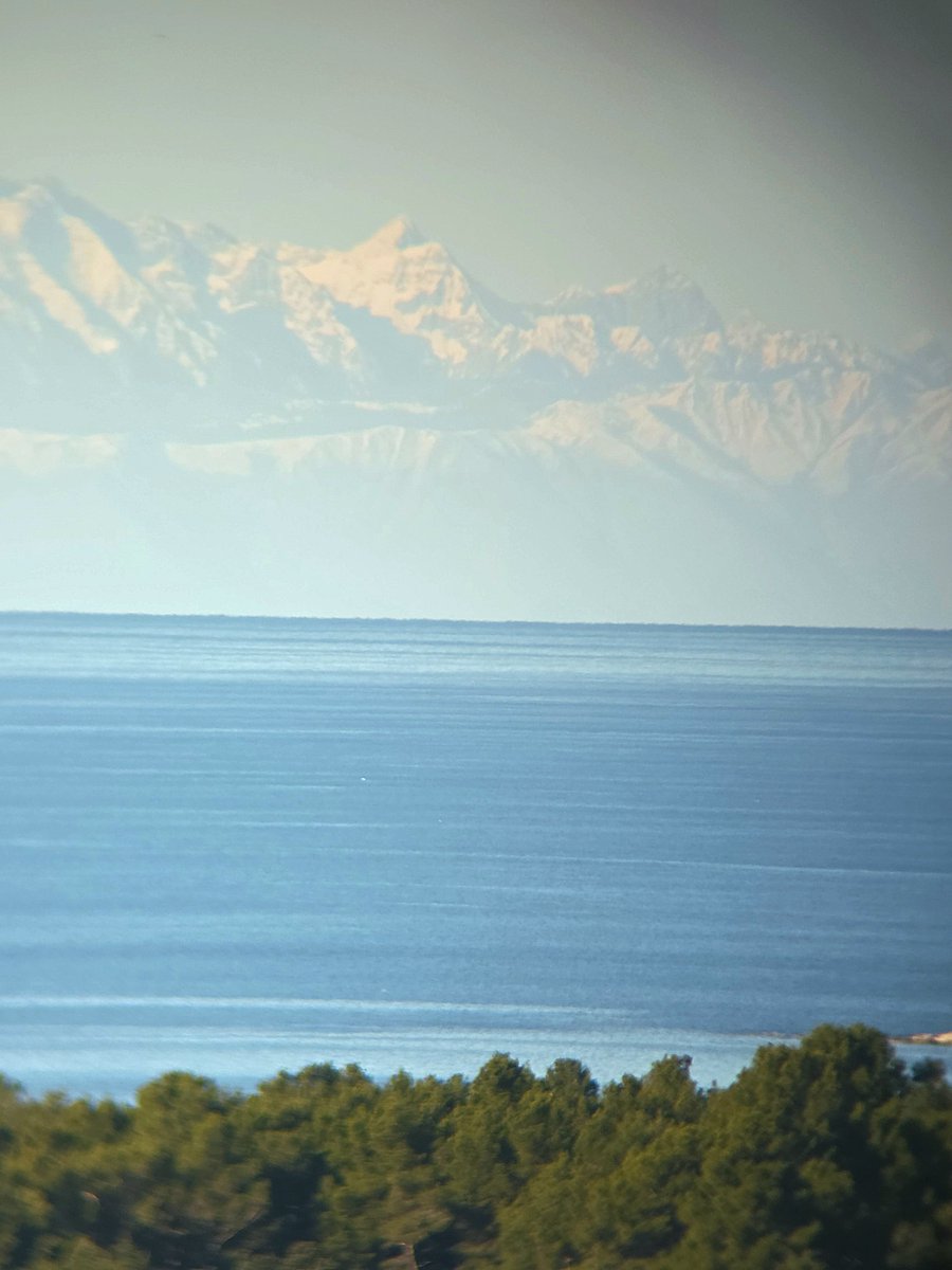 luxicated's tweet photo. Alps seen from Poreč, Istria ❄️🏔 https://t.co/5SEAZcj41h