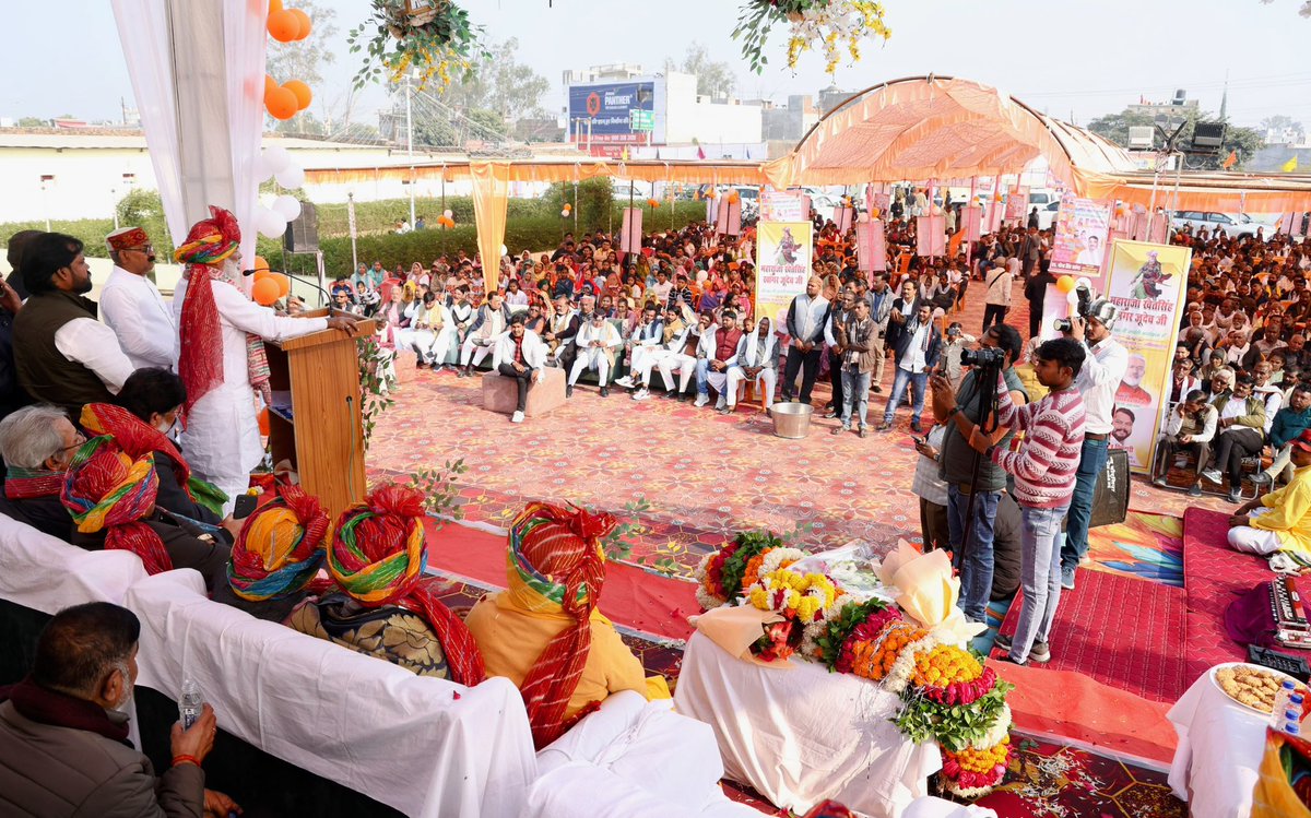उरई, जनपद जालौन में गढ़कुंडार के प्रतापी शासक, भारतीय संस्कृति के जागरूक रक्षक और अद्वितीय पराक्रम के प्रतीक, वीर महाराजा खेत सिंह खांगर जूदेव जी की जयंती के पावन अवसर पर आयोजित कार्यक्रम को संबोधित किया।