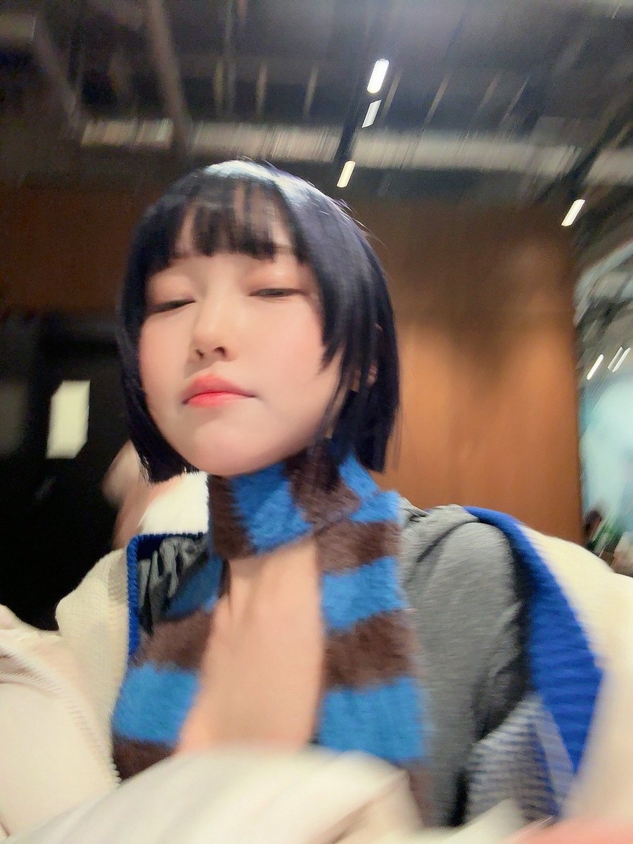 スタバで自撮り撮ってたら注文番号が呼ばれた小鳥遊ゆあ