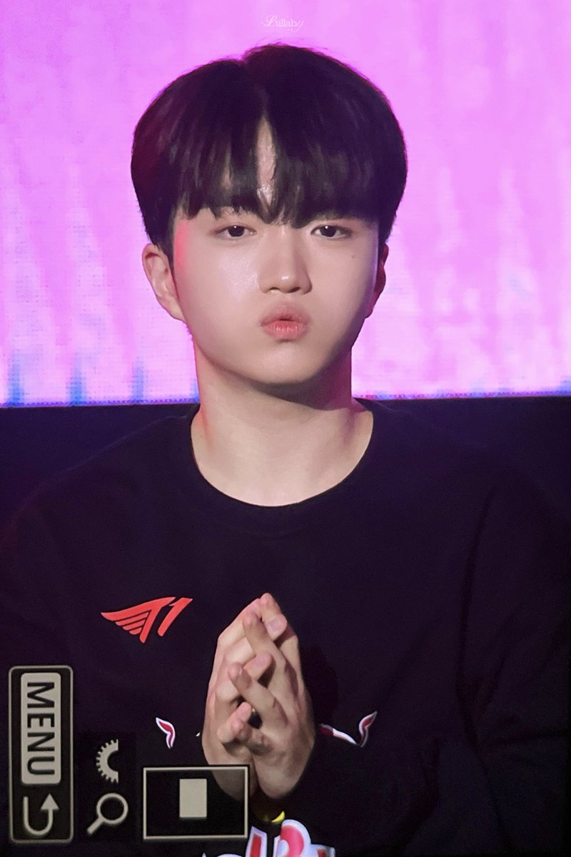 lul1abe's tweet image. 251227 레드불
추워서 계속 핫팩을 흔들고 있음
#Keria #케리아 #류민석 
@T1Keria