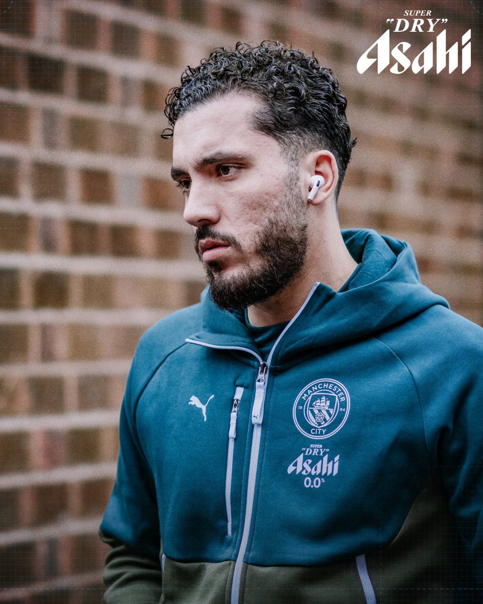 ManCity's tweet photo. Checking in for the final time in 2025! 👋

🤝 #AsahiSuperDry https://t.co/8F79BCiYkQ