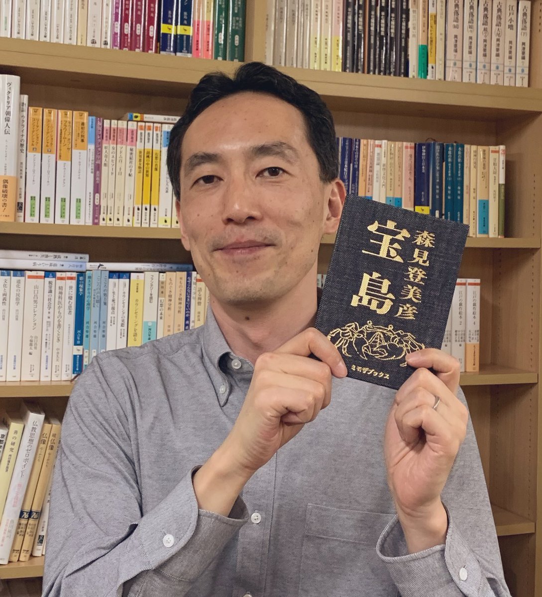 今日は森見さんに『宝島』2刷のサイン本を作っていただきました。森見