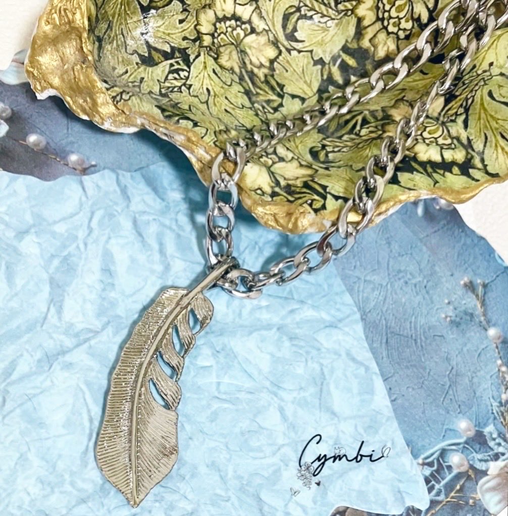 オーダー品🪽羽根のネックレス 羽根のアクセサリーのオーダーを頂き