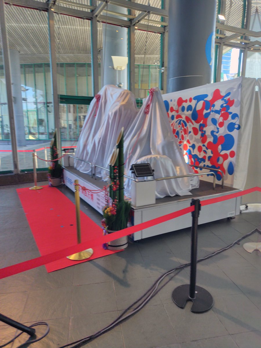 yucom103's tweet photo. 大阪市役所のミャクミャクが南港に移設でセレモニー見てきました
セレモニーには横山大阪市長とはるな愛が登場
万博の思い出トークをしてました
さんふらわあの模型見たら小学生の頃日帰りクルーズで乗った事があったのを思い出した
ランチはATCの飲食店にしました
#アフター万博 #ミャクミャク https://t.co/FaLD84625N