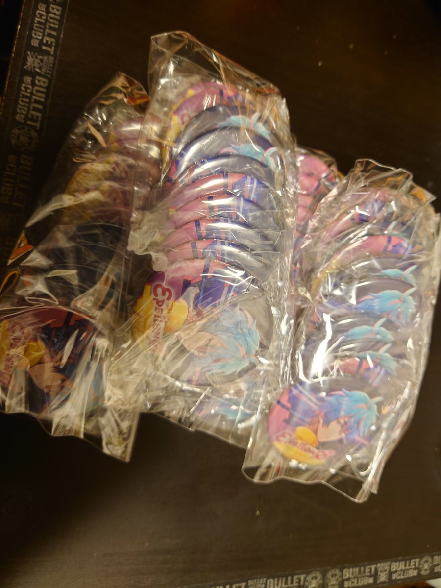 frictionの二条遥缶バッジいっぱい出てきた 痛バ組もうと思って特典の