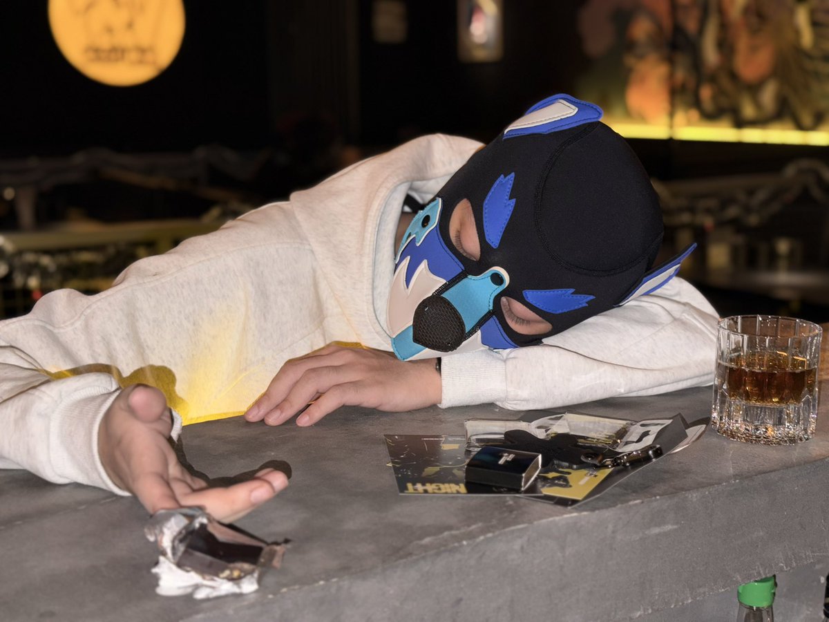 MS_ArkLi's tweet image. 感谢@Gibbon_Black 寄来的定制巧克力

老石头吃了一块就死了😸