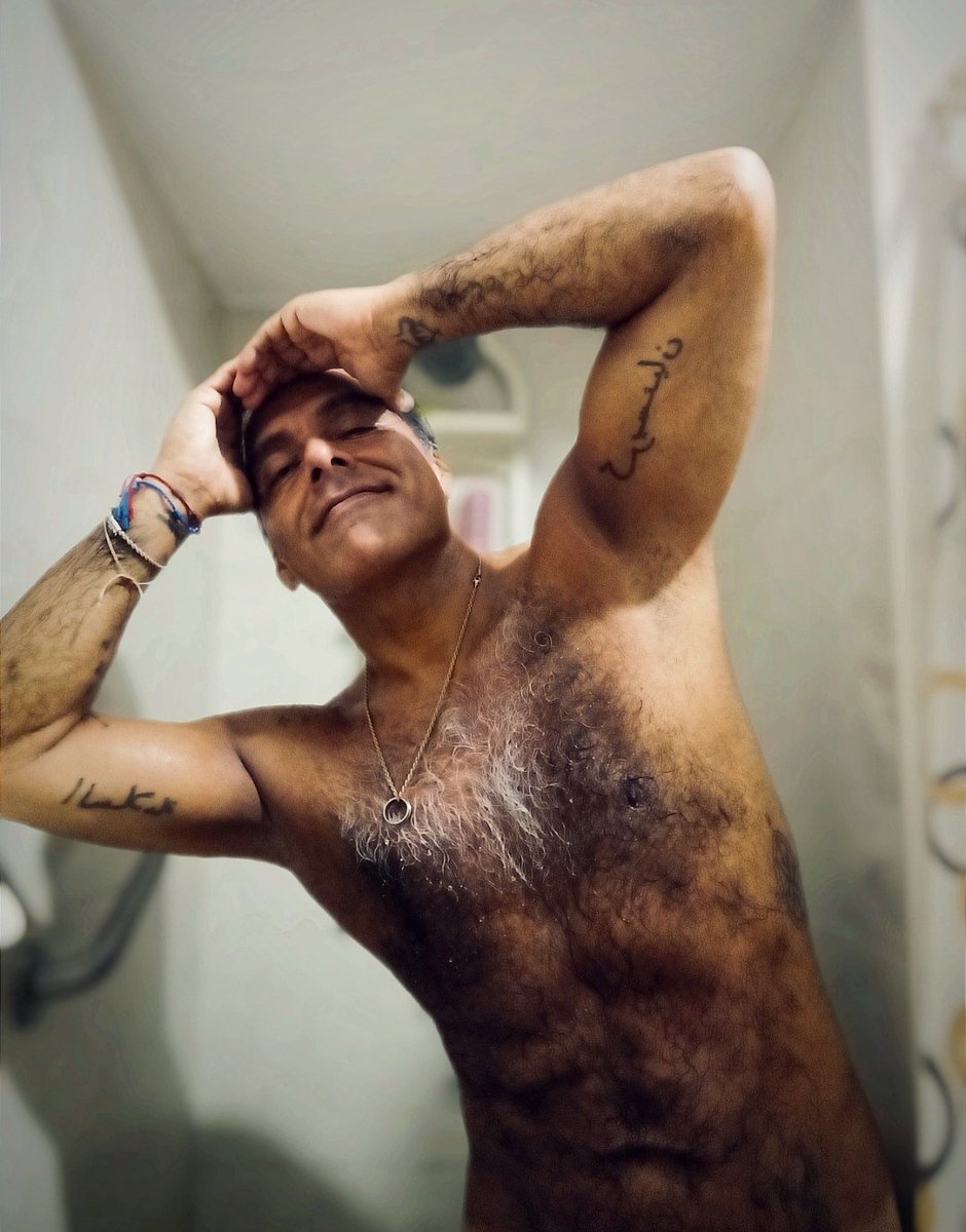 Rod latín hairy tweet media