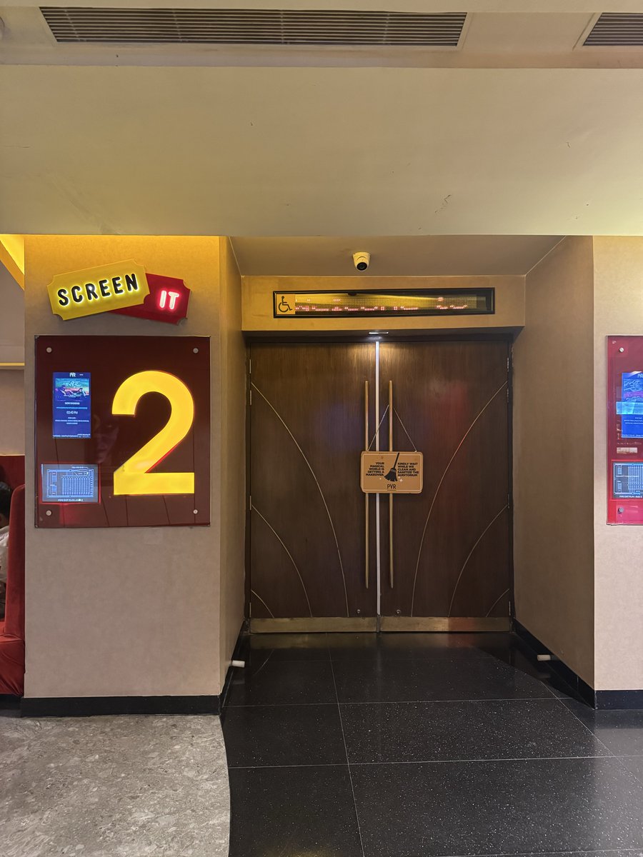 _mrchaturvedi's tweet photo. And they are playing #SarvamMaya in #ScreenIt screen.
#PVRPhoenixCity in Pune has 9 screens, but surprisingly none of them is 4K or Laser for that matter. I donβt want to give unverified info, but I have been told, this cinema is equipped with 2K Xenon projectors in all screens. There are two Gold Class screens (7&8) and a dedicated waiting area for Gold Class. There is 1 4DX screen as well.
Biggest screens are screen 3 and 4 in screen size.