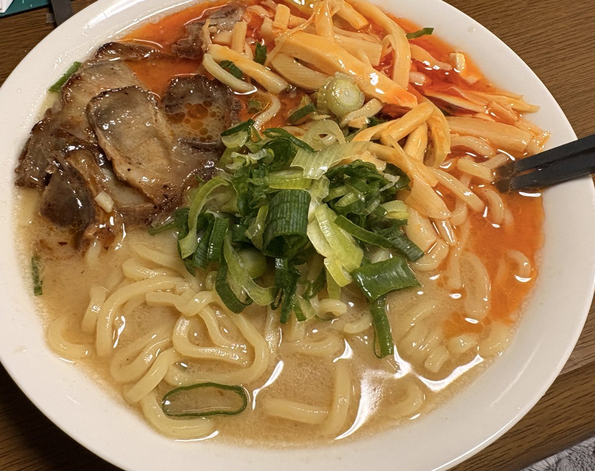CatsSyndrome's tweet photo. 今年の食べ納めラーメン https://t.co/1RpzJdoiT9