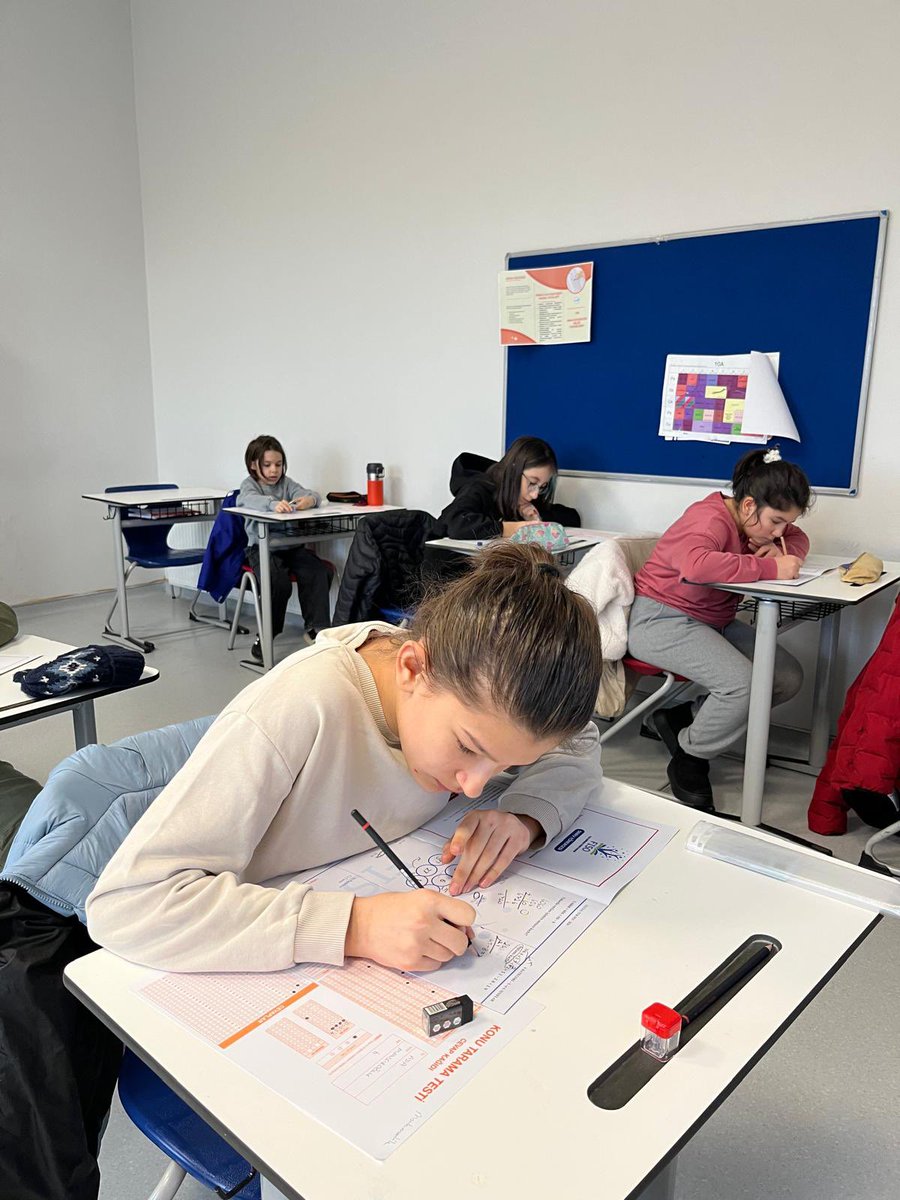 BK_Kirklareli's tweet photo. Türkiye genelinde eş zamanlı olarak uygulanan FİSO – Geleceğin Dahileri Öğrenci Olimpiyatları’na, Bahçeşehir Koleji olarak ev sahipliği yaptık.
Sınava,kendi öğrencilerimizle birlikte dış katılımcı öğrenciler de katılım sağladı.Sınava giren tüm öğrencilerimizi tebrik ediyoruz.🌟📚 https://t.co/UrHmmROzce