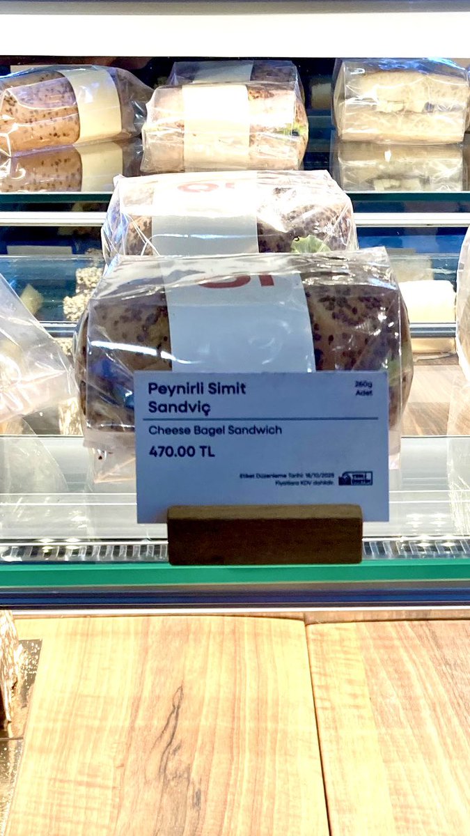 Kesin bol peynirlidir😂... 

#BJV #Espressolab