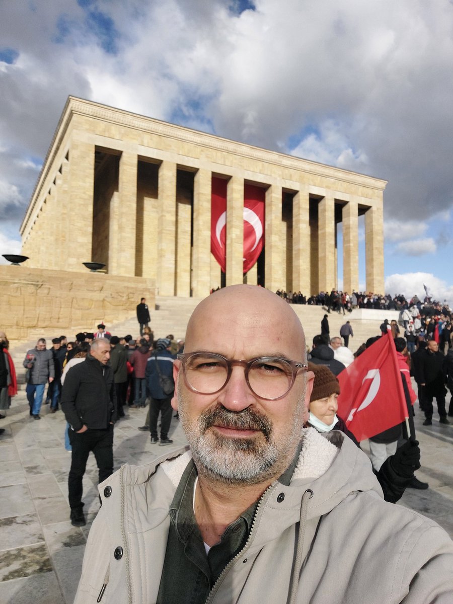 cem_ocan's tweet photo. Soğuk bir Ankara gününde Paşamın huzurundayız #27AralıktaAtamızınyanında https://t.co/WanmxmN9uJ