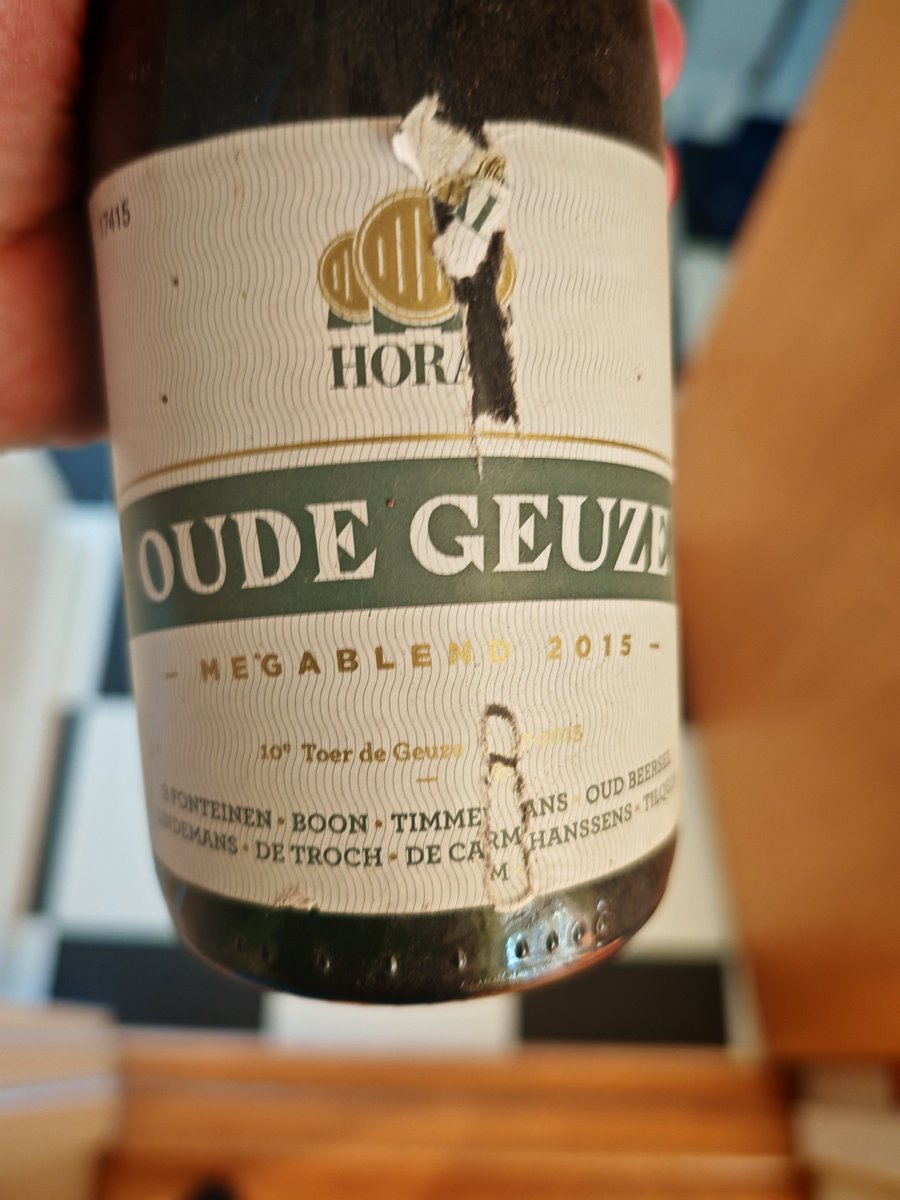 iamthemaltster's tweet photo. Da har de vært lagret i over 10 år. På tide å prøve en til skalldyrlaget i kveld. #odegeuze #megablend #horal https://t.co/JMnTiVegzg